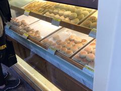 面包甜点陈列柜-老大昌(淮海中路店)