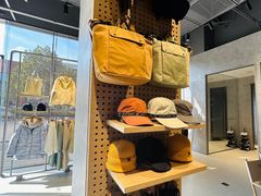 -百年港湾奥特莱斯(香炉礁店)