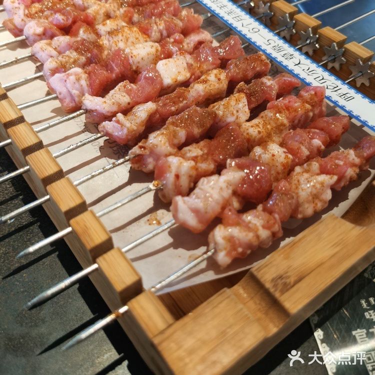 人气特色网红羊肉串和朋友一起去了很久以前朝阳路店[胜利]