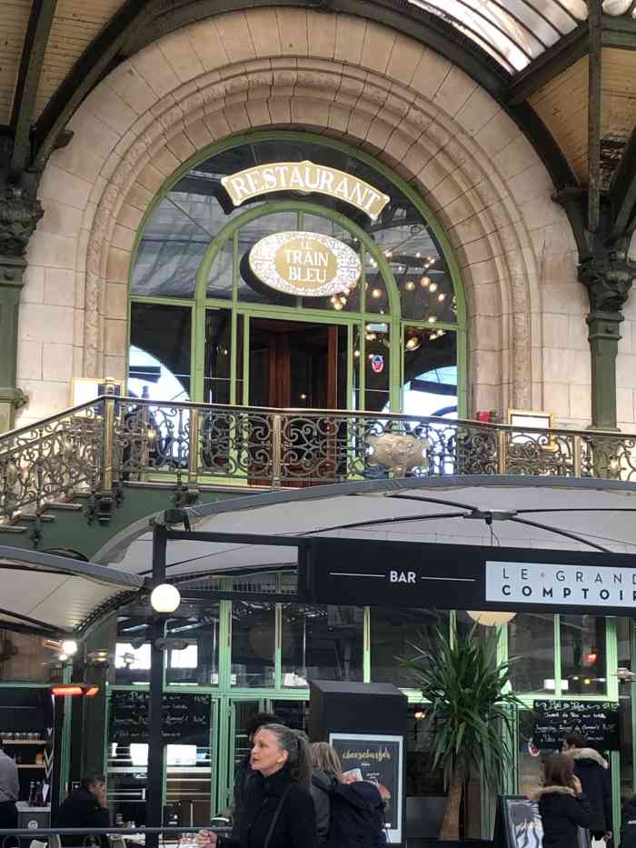 le train bleu-"憨豆假期里面的店.金碧辉煌.7点晚饭,我.