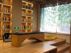 -漕河泾街道图书馆(漕河泾社区文化活动中心店)