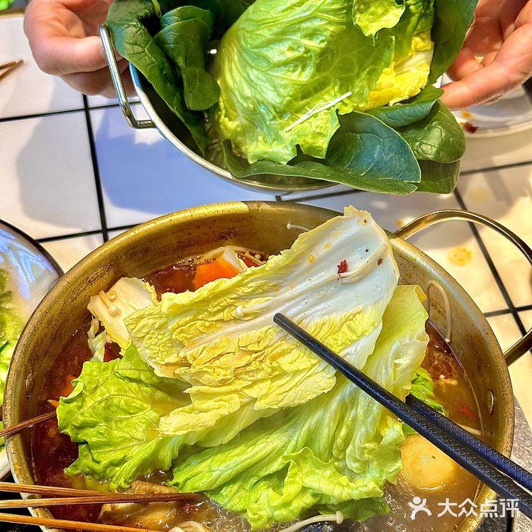 杭州西湖边东北烤串！人生建议：吃货币吃！！