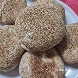 夹在烧饼里，肉夹饽就完成了，好吃！