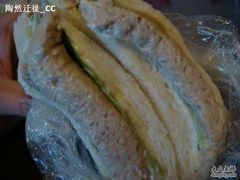 金枪鱼三明治--料哈足-西点坊(浦东香格里拉店)