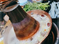 -果松木炭酸菜铜火锅·外婆参鸡汤