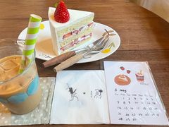草莓蛋糕卷-春风十里咖啡馆