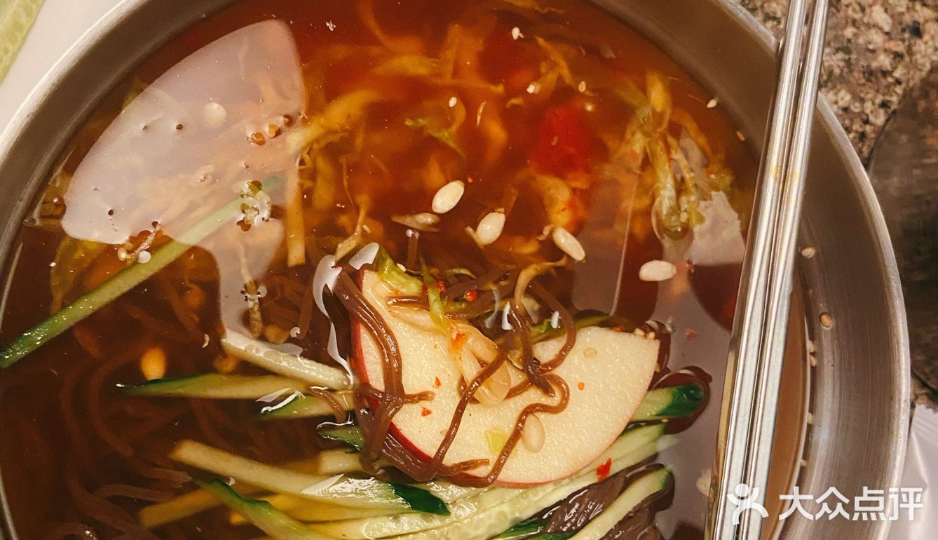 每次必吃的是烤牛肉和冷面,还有牛舌和板筋