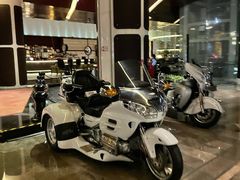 -中茵皇冠假日酒店·棕榈岛湖畔餐厅