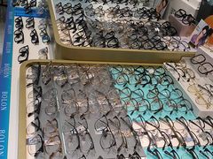 -美式眼镜·授权蔡司.依视路.尼康.豪雅.明月(人民广场店)