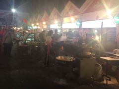 -布尔津河堤夜市