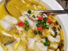 酸汤鱼-吕氏疙瘩汤·新鲁菜(济南万象城店)