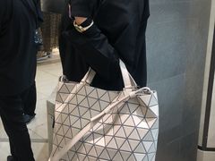 -三宅一生 (阪急梅田本店)