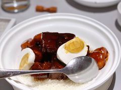 咸蛋茨菰红烧肉-屋里厢上海菜馆