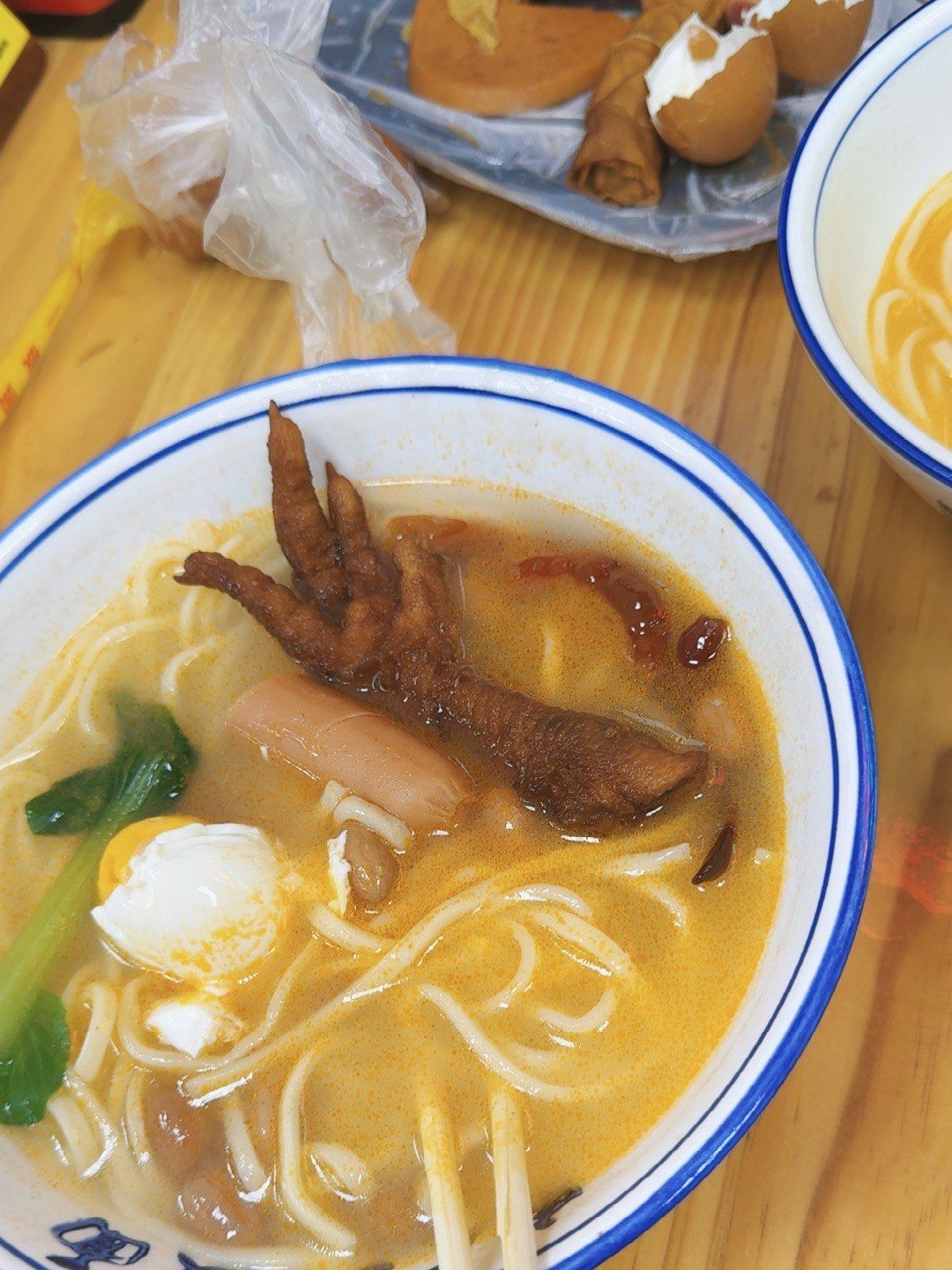 就在欧亚大观这边,菜品种类很多,面非常的