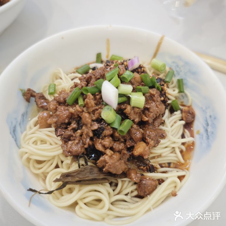 一碗热腾腾的肉燥面