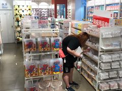 -名创优品(江南新地店)