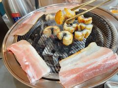 -围炉肉舍•炭烤活鳗•丹东海鲜烤肉(步行街店)