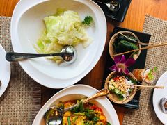 -Chom Cafe and Restaurant