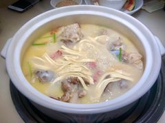 招牌筒骨砂锅-小骨煲金华砂锅(转塘金街美地店)