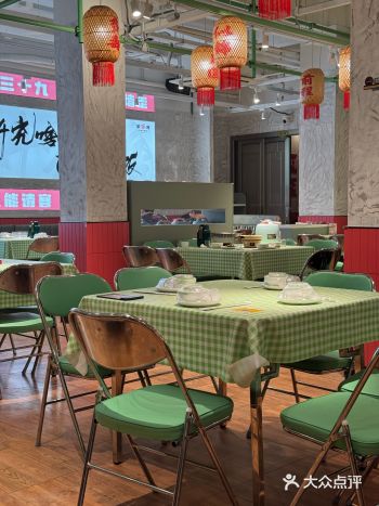 这家笨笨湘湘菜餐厅绝对是一场味蕾的盛宴