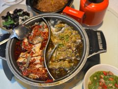 -阿瓦山寨·湘菜现炒·剁椒鱼头王(咸阳总店)