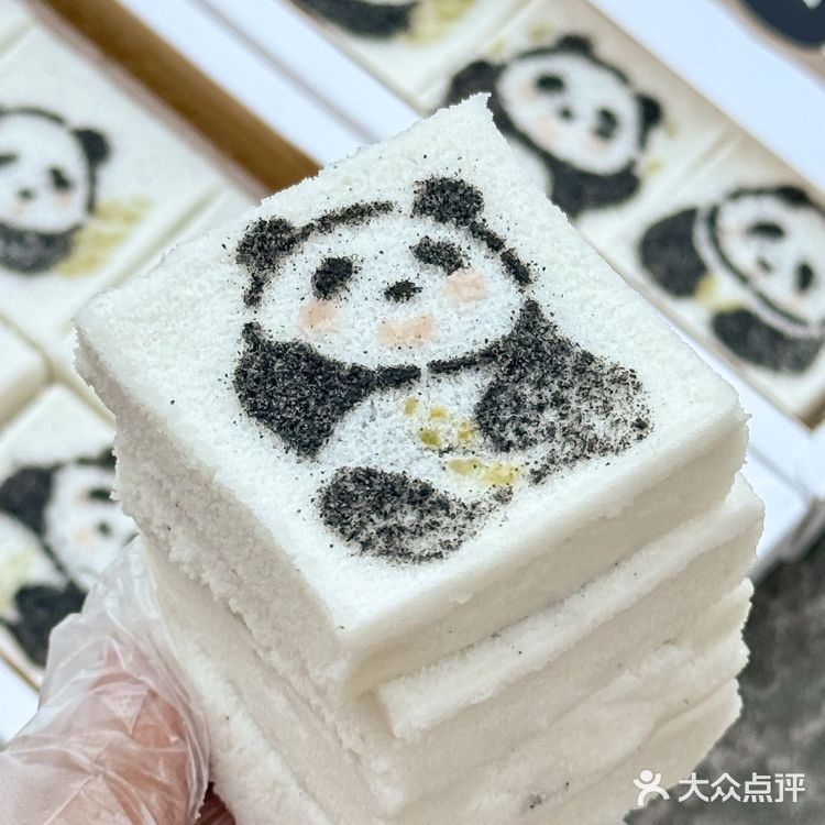 被路人追着问的熊猫方糕🐼！！！