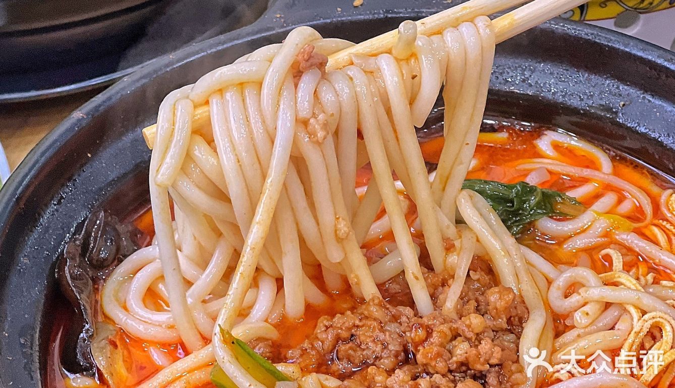 就在哈尔滨！学府四！！zui好吃的肉酱米线！