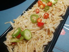 麻辣金针菇-八月美食小馆(银泰城总店)