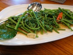 -Chom Cafe and Restaurant