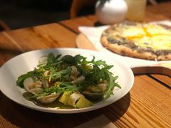 温热海鲜沙拉配牛油果-Mercato莫卡多露台餐厅与酒吧(K11店)