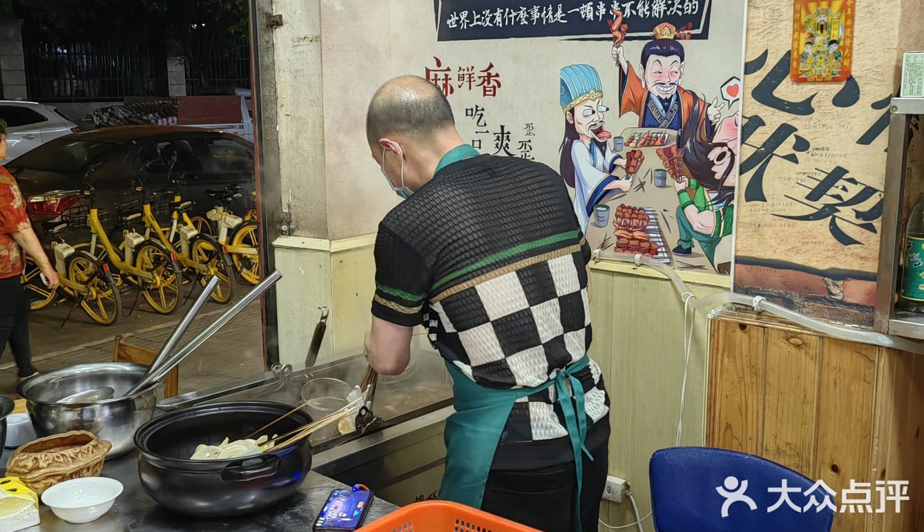 藏在小区里便宜又好吃的冷锅串串