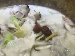 -滇香肴·云南菜蒸汽石锅鱼(云南北路店)