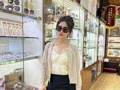 -三叶眼镜城批发市场(上海火车站店)