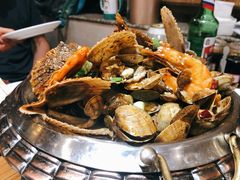 -东来菜馆•手抓海鲜家常菜•海鲜锅贴(鸽子窝店)