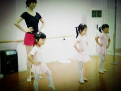 少儿舞小班-雅米拉艺术中心(少儿舞蹈培训)