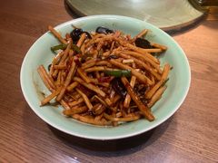 鱼香肉丝-弄堂里·寻味杭州(湖滨银泰in77C区店)