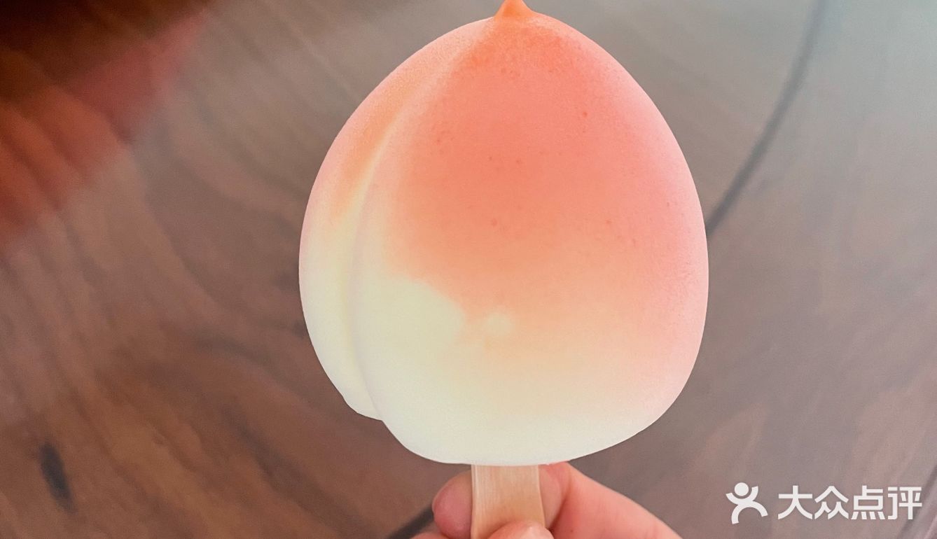 超爱桃子 更爱夏天里的桃子冰激凌