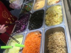 自助取餐区-三兄弟高炉烧饼