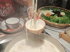 -尚尚仙·酸汤猪手·猪肚鸡火锅(华联万柳购物中心店)