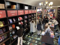 -钟书阁(松江泰晤士小镇店)