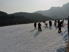 -济南卧虎山滑雪场