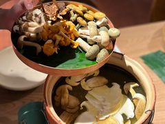 新鲜菌子土鸡汤-一坐一忘云南菜(三里屯店)