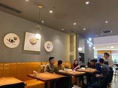 -POKEE VIA&Brunch·维娅(重庆来福士店)