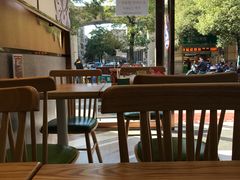 靠窗位-塔斯汀中国汉堡(江大南路店)