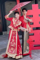 -衣贝姿婚纱礼服馆