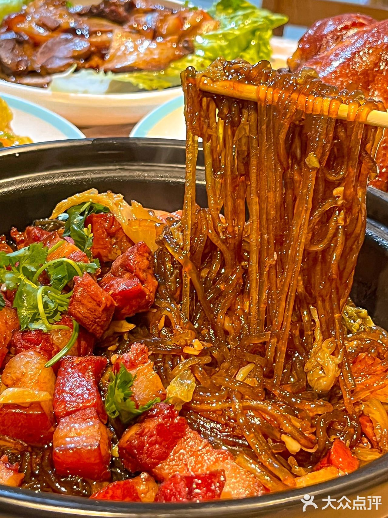 东北同事的老乡开的，88三人餐💰，锅包肉不能更正宗了