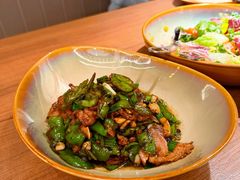 辣椒炒黑猪肉-青年公社烤鸭(熙悦天街店)