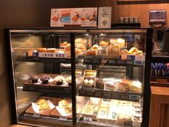 面包甜点陈列柜-星巴克(广州淘金路店)