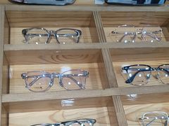 -豪门视光·星趣控·蔡司依视路眼镜代理商(中央大街店)