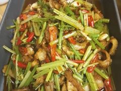 -阿瓦山寨·湘菜现炒·剁椒鱼头王(咸阳总店)